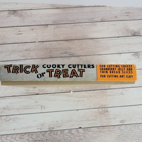 Vintage Halloween Trick or Treat Cookie Cutters Metal 6 - Picture 4 of 6